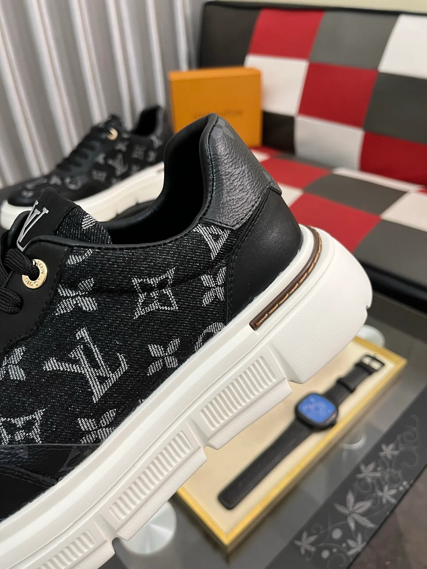 Men's shoes💰420⌚️⌚️"LOUI* VUITTO*" popular men's casual shoes, genuine Italian development💯purchasing level quality✔️The upper is made of official website material first-layer cowhide, comfortable and soft sheepskin feet⚡️Fashionable and versatile. The toe last shape is firm and full, and the soles are made from LV original molds and can be moved in and out of the counter at will. Light and comfortable on the foot~purely handmade, details determine quality! Size:38-442️⃣Colors available